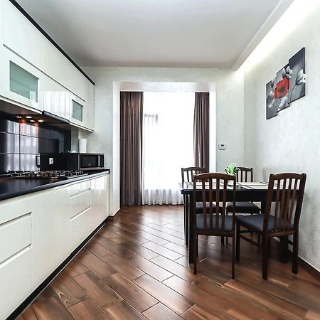 איוונו-פרנקיבסק Cozy Apartment On Belvedere מראה חיצוני תמונה