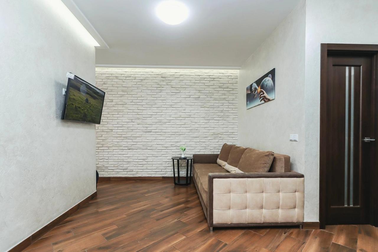 איוונו-פרנקיבסק Cozy Apartment On Belvedere מראה חיצוני תמונה