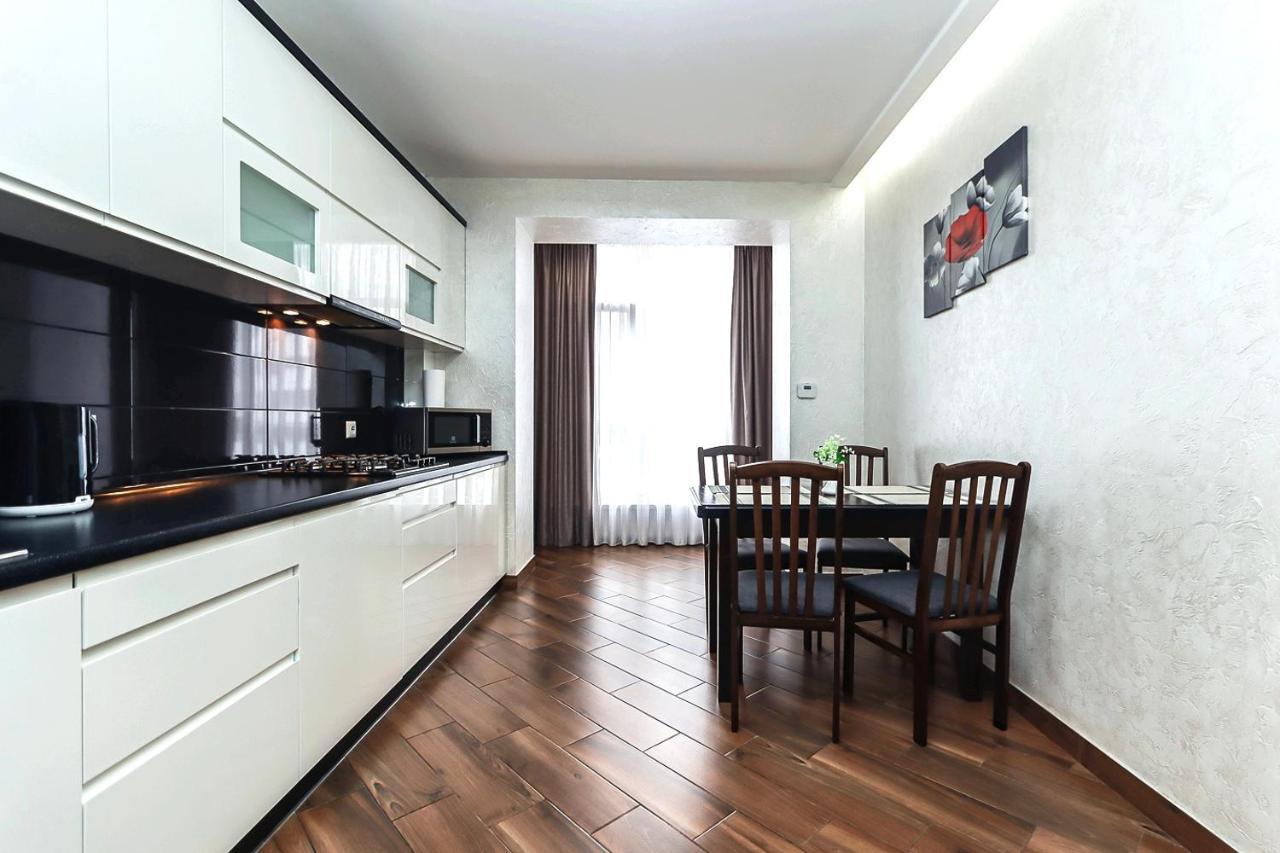 איוונו-פרנקיבסק Cozy Apartment On Belvedere מראה חיצוני תמונה